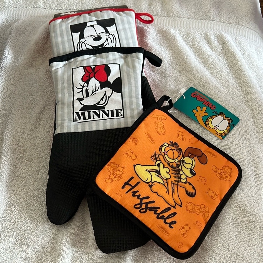 🔖 Disney Mickey & Minnie + Garfield 2pc Kitchen Accesories